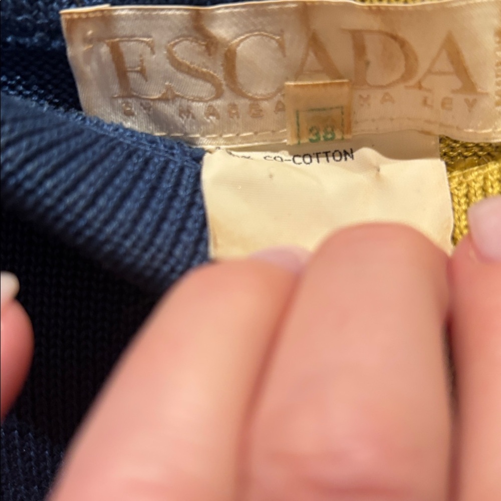 VINTAGE ESCADA SWEATER - Picture 3 of 4